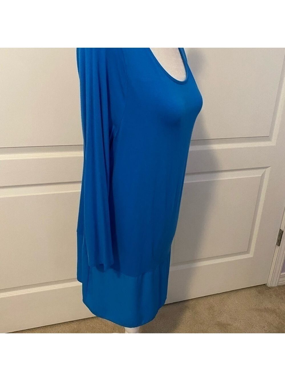 Vince Camuto Blue Asymmetrical Hem Long Sleeve Top Size M - Picture 5 of 10